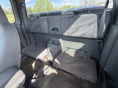 Used 2004 Chevrolet Colorado LS AWD/4WD image 19