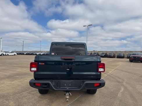 Used 2025 Jeep Gladiator Sport image 18