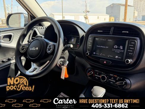 Used 2022 Kia Soul LX FWD image 3