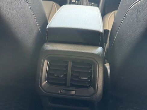 Used 2023 Volkswagen Taos SE FWD image 18