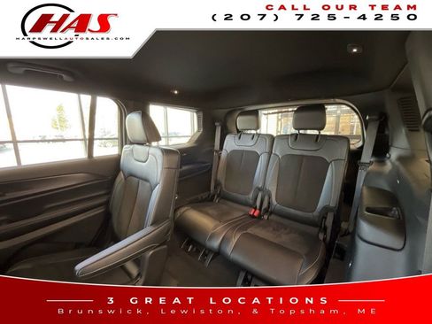 Used 2023 Jeep Grand Cherokee L Laredo image 12