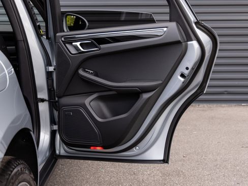 Certified 2026 Porsche Macan image 28