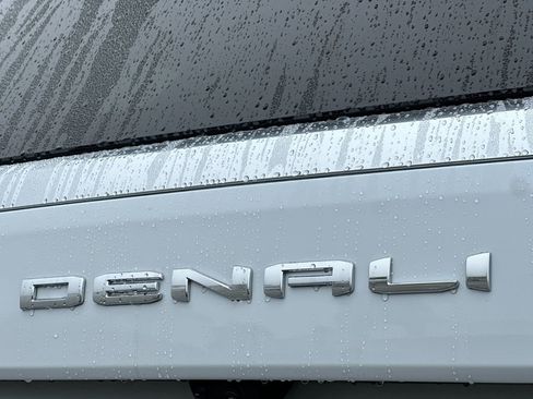 New 2026 GMC Yukon XL Denali w/ Sun & Power Step Package image 27