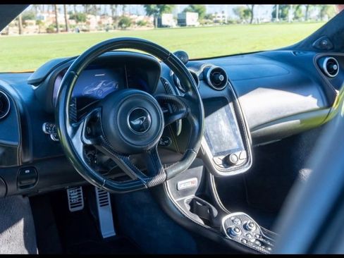 Used 2016 McLaren 570S Coupe RWD image 18