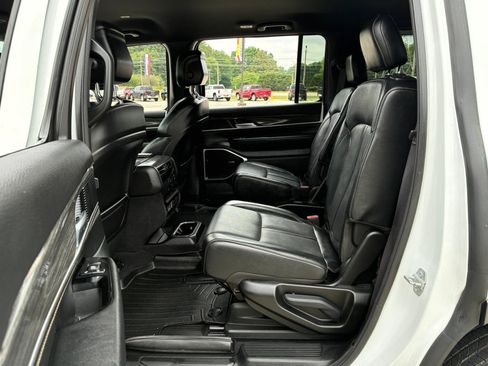 Used 2022 Jeep Wagoneer Series III w/ Flexible Seating Group AWD/4WD image 32