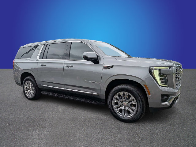 Used 2025 GMC Yukon XL Denali AWD/4WD image 7