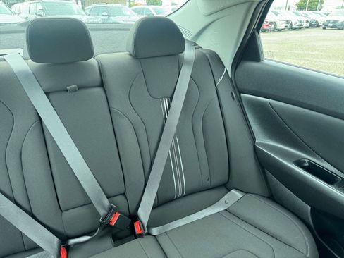 Used 2025 Hyundai Elantra SEL image 37