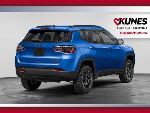 Used 2025 Jeep Compass Trailhawk AWD/4WD image 3