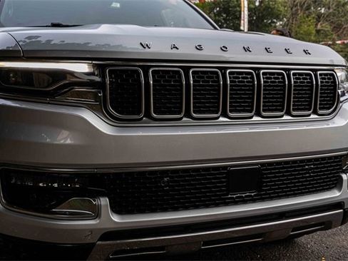 Used 2022 Jeep Wagoneer Series III w/ Flexible Seating Group image 28