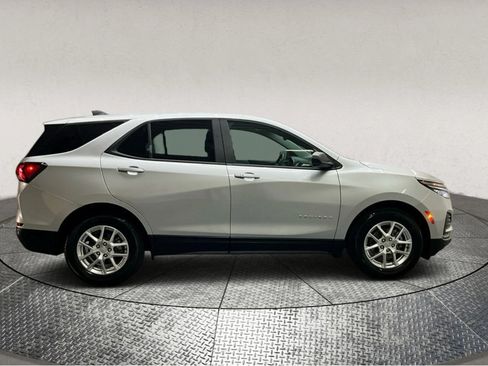 Used 2022 Chevrolet Equinox LS w/ LS Convenience Package image 9