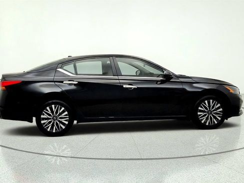 Used 2023 Nissan Altima 2.5 SV w/ SV Premium Package AWD/4WD image 4