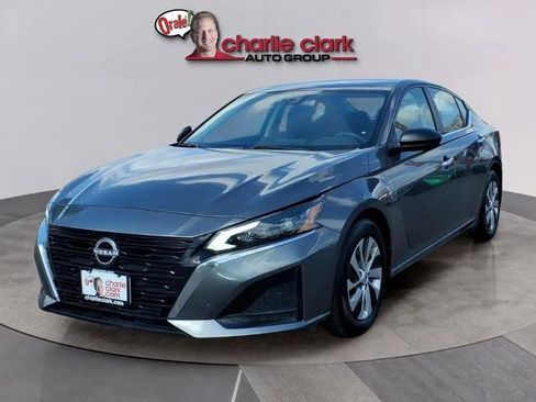 Certified 2025 Nissan Altima 2.5 S FWD image 1