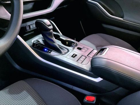 Used 2021 Toyota Highlander L image 18