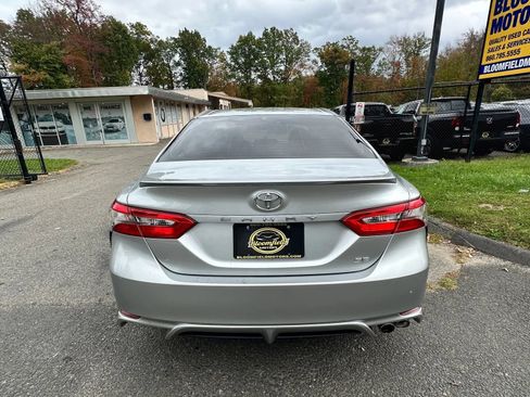 Used 2018 Toyota Camry SE image 6