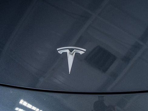 Used 2022 Tesla Model Y Long Range image 16