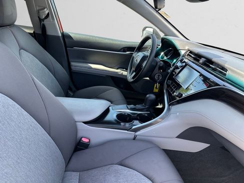 Used 2018 Toyota Camry LE FWD image 16