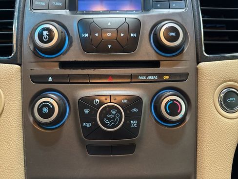 Used 2014 Ford Taurus SE image 19