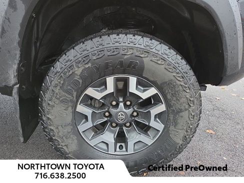 Used 2023 Toyota Tacoma TRD Off-Road image 2