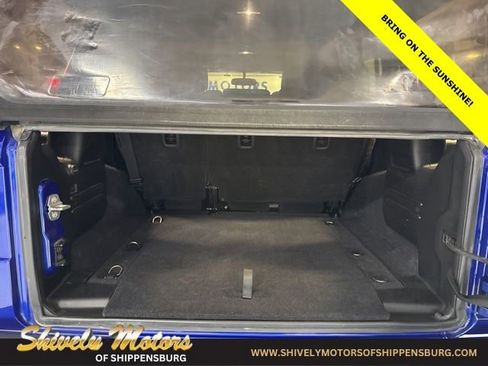 Used 2018 Jeep Wrangler Unlimited Sahara w/ LED Lighting Group AWD/4WD image 30