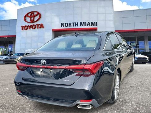 Used 2019 Toyota Avalon Limited image 4