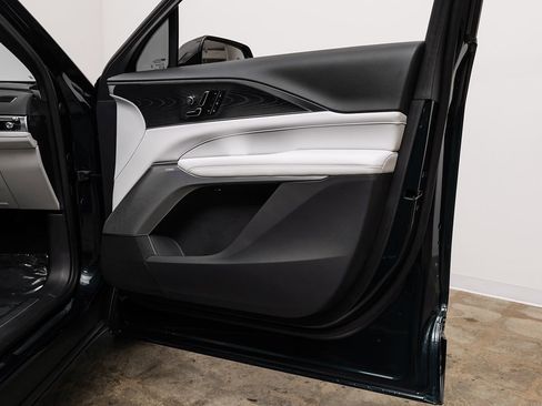 Used 2025 Cadillac Lyriq Luxury image 46