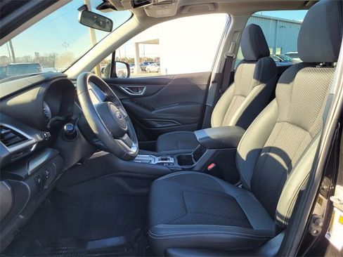 Used 2023 Subaru Forester Premium image 9