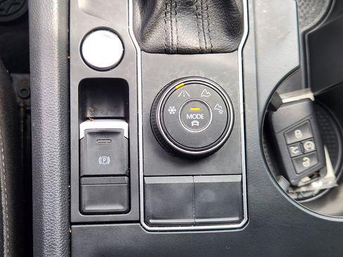 Used 2019 Volkswagen Atlas SE w/ Towing Package AWD/4WD image 23