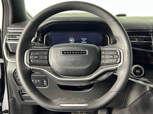 Used 2022 Jeep Wagoneer Series III w/ Rear Seat Video Group 1 AWD/4WD image 31
