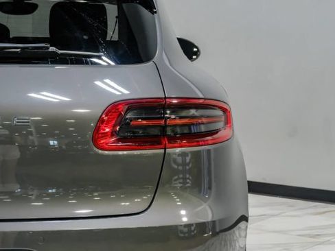 Used 2018 Porsche Macan Sport Edition AWD/4WD image 79