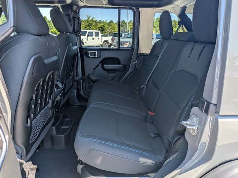 Used 2022 Jeep Wrangler Unlimited Rubicon 4xe w/ Steel Bumper Group AWD/4WD image 13