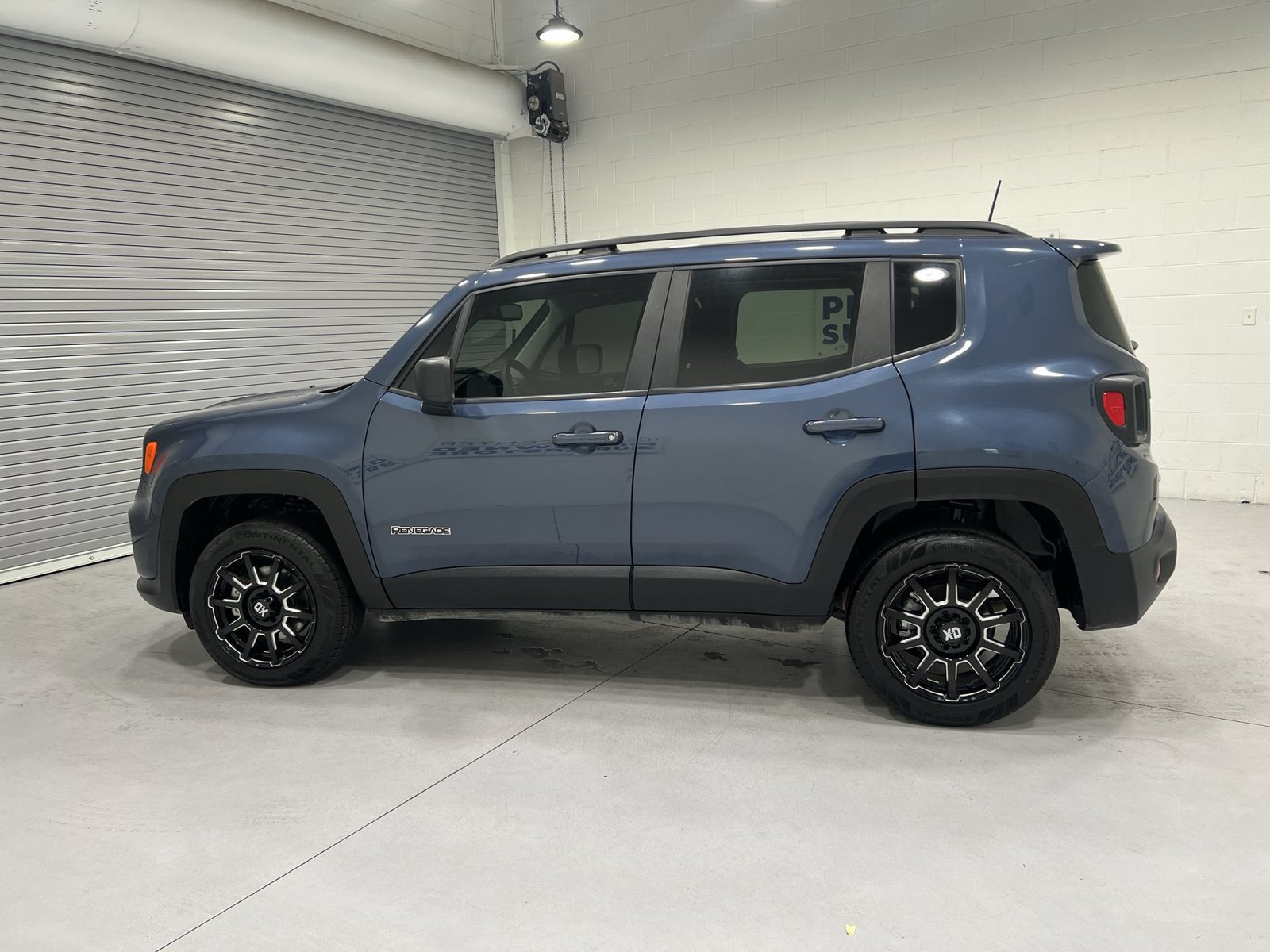 Used 2023 Jeep Renegade Latitude w/ Premium Group AWD/4WD image 5