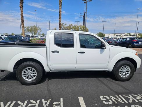 Used 2016 Nissan Frontier SV RWD image 4