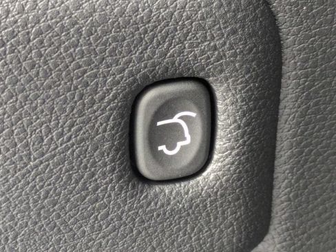 Used 2020 Jeep Grand Cherokee Overland RWD image 13