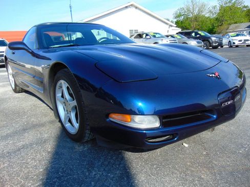 Used 2001 Chevrolet Corvette Coupe w/ Preferred Equipment Group1 RWD image 2