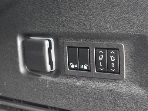 Certified 2023 Chevrolet Suburban RST w/ Sport Performance Package image 24