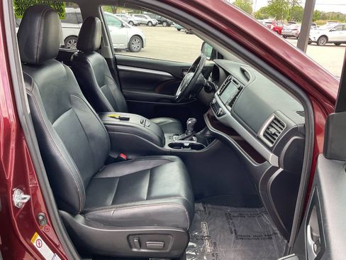 Used 2017 Toyota Highlander XLE AWD/4WD image 47