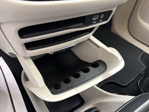 Used 2020 Chrysler Voyager Lxi image 25