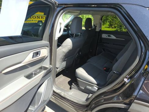 Used 2025 Ford Explorer Active AWD/4WD image 15
