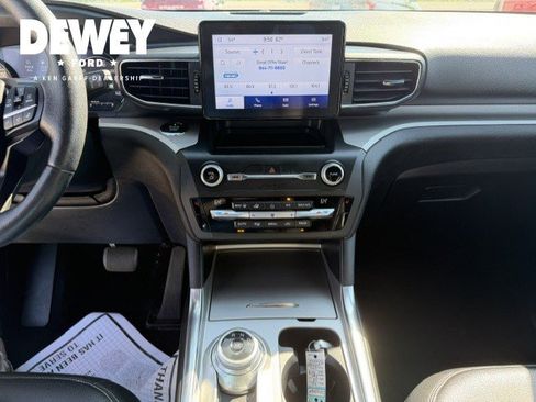 Used 2020 Ford Explorer XLT w/ Equipment Group 202A AWD/4WD image 17