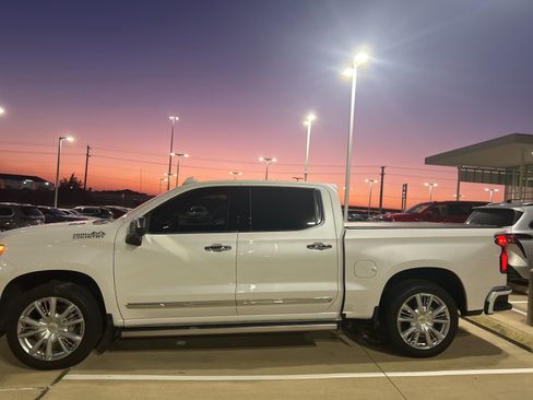 Used 2024 Chevrolet Silverado 1500 High Country w/ High Country Premium Package image 5