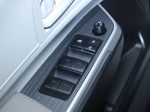 Used 2026 Toyota Sienna LE AWD/4WD image 15