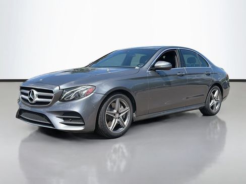 Used 2017 Mercedes-Benz E 300 4MATIC image 2