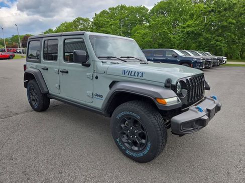 Used 2023 Jeep Wrangler Unlimited w/ Cold Weather Group AWD/4WD image 2