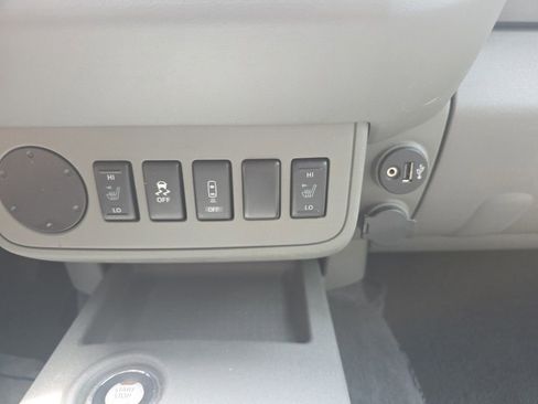 Used 2020 Nissan Frontier SV w/ Midnight Edition Floor Mats RWD image 28