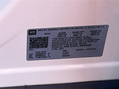 Used 2024 GMC Terrain SLE w/ LPO, Floor Liner Package image 31