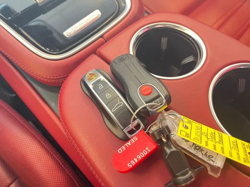 Used 2023 Porsche Panamera image 22