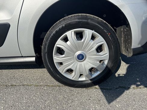 Used 2019 Ford Transit Connect XLT image 26