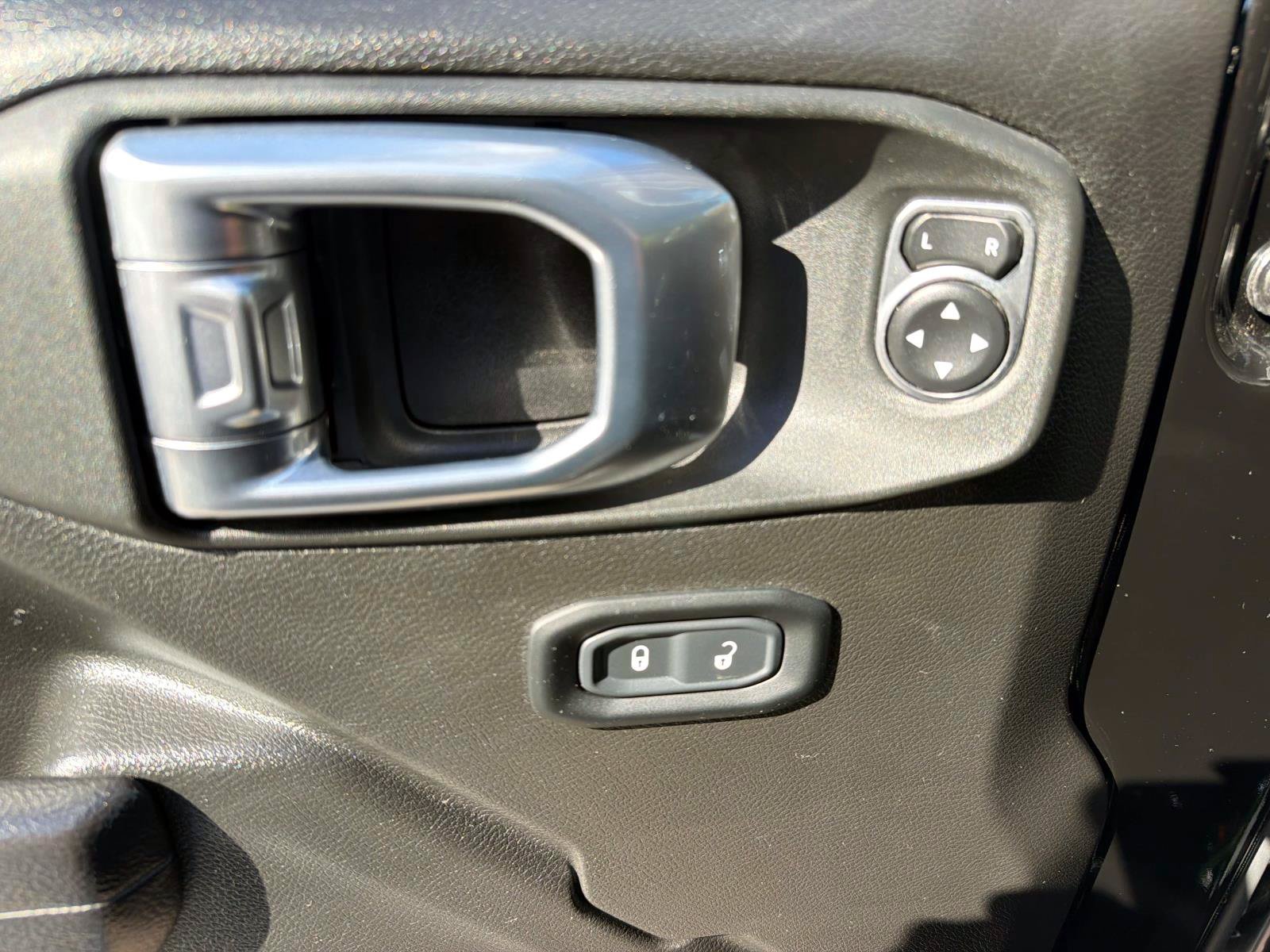 Used 2024 Jeep Wrangler Unlimited w/ Convenience Group AWD/4WD image 9