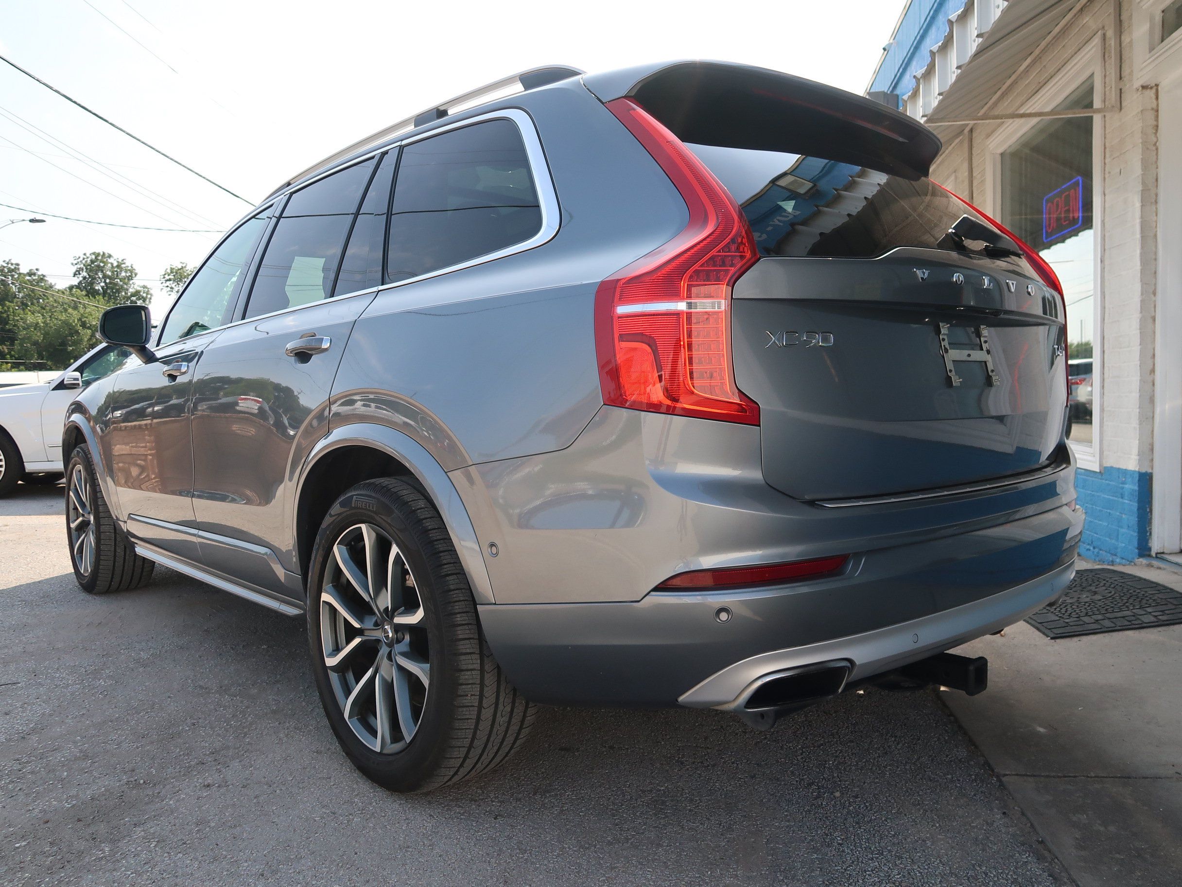 Used 2017 Volvo XC90 T6 Momentum w/ Vision Package AWD/4WD image 7