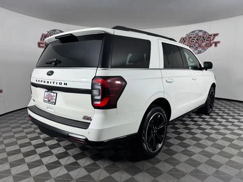 Used 2024 Ford Expedition Limited AWD/4WD image 7